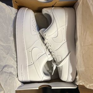 NIKE AIR FORCE ONE - WHITE MENS SIZE 10